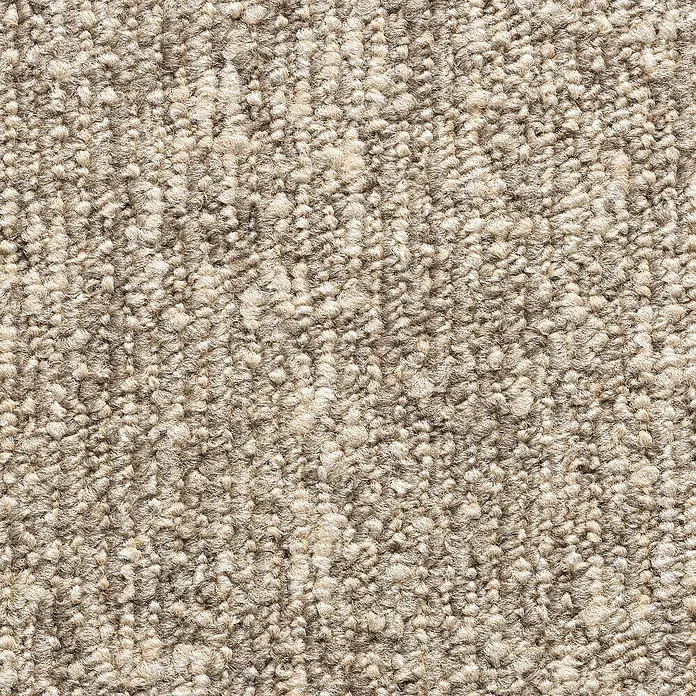 Teppichfliese Explore - Schlinge, 100 % Polypropylen, Sand - Nahaufnahme eines beigen Teppichs mit dichter Textur, ideal für Wohnräume, die Wärme und Komfort suchen.