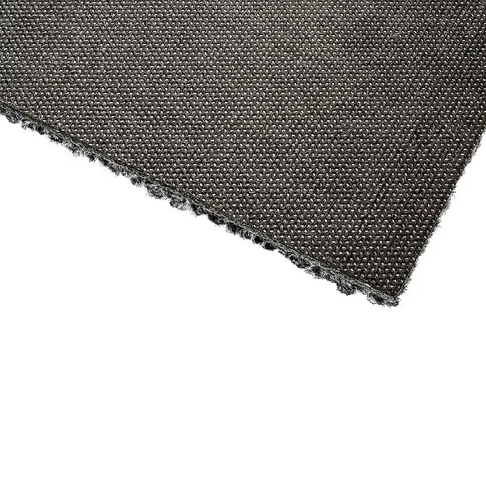 Teppichfliese Realise - Schlinge, 100 % Polypropylen, Metal - Nahaufnahme eines grauen Stoffstücks, das eine feine Webstruktur und eine unregelmäßige Kante aufweist. Das Material ist dicht und robust.