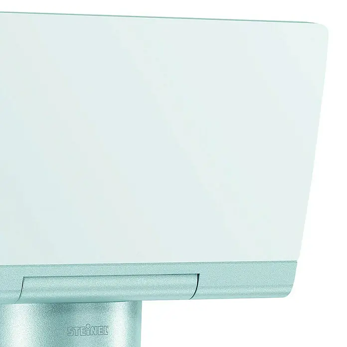 Steinel LED-Sensor-Strahler XLED home 2 S silber - 13,7 W, L x B x H: 161 x 180 x 218 mm, Silber, IP44 - Nahaufnahme einer Steinel-Außenleuchte mit LED-Technologie. Die Leuchte hat eine moderne, eckige Form und ist in einem hellen Farbton gehalten.