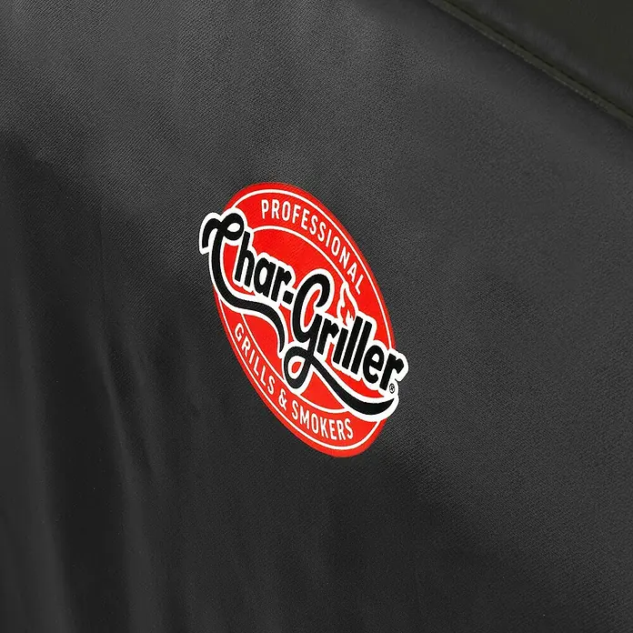 Char-Griller Grill-Schutzhülle - Passend für: Flat Iron Premium Gas Griddle - Schwarze Char-Griller Grillabdeckung mit dem ovalen rot-schwarzen 'PROFESSIONAL Char-Griller GRILLS & SMOKERS' Logo.