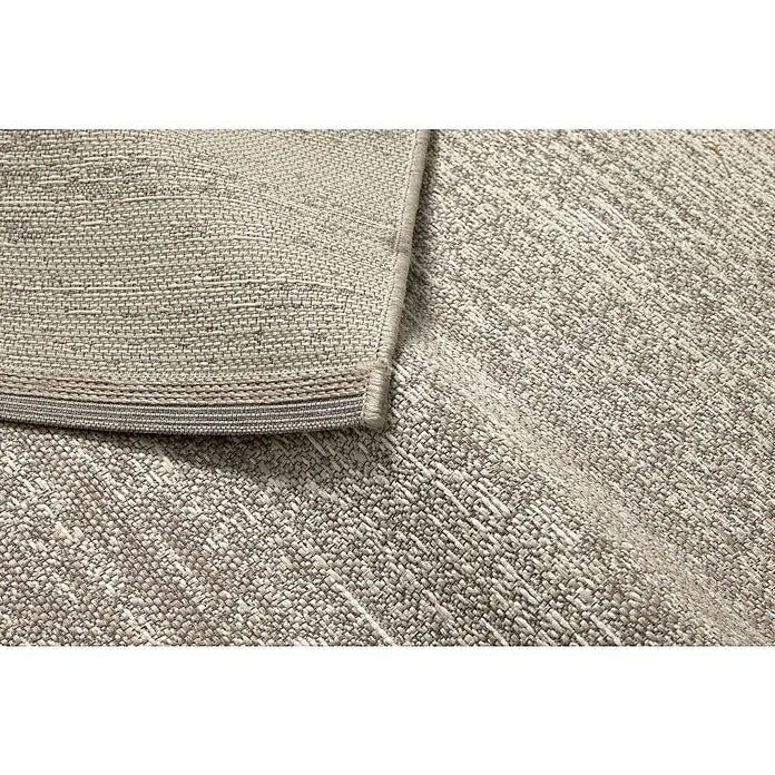 Alfombra exterior In/Out Jaspeada - Natural, 230 x 160 cm, Polipropileno - Primer plano de una alfombra tejida con un borde decorativo, que muestra la alta calidad artesanal y la textura.