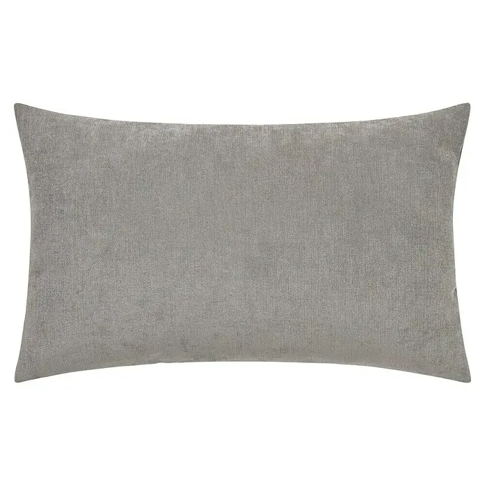 Cojín Chenilla - 30 x 50 cm, Poliéster, Gris, Rectangular - Primer plano de un cojín decorativo rectangular gris, mostrando una textura sutil que proporciona un aspecto suave y acogedor.
