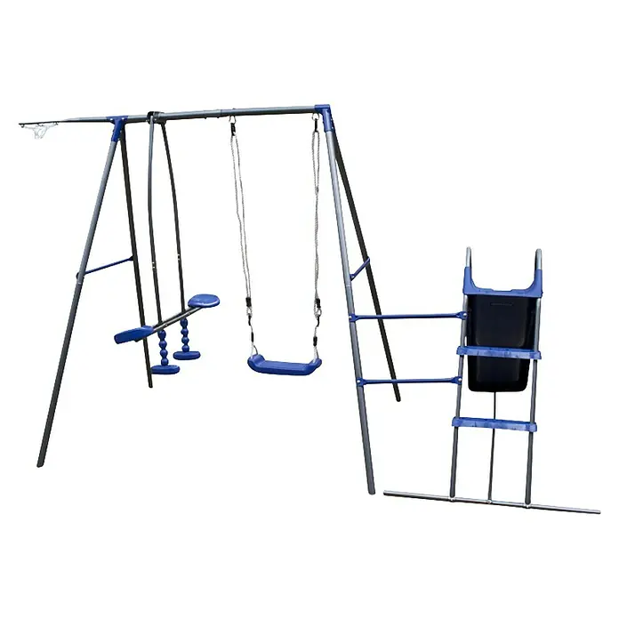 Kinderspielturm Thymek II - L x B x H: 230 x 150 x 195 cm, Blau - Ein graues Spielplatzgerät mit blauen Akzenten, darunter Schaukeln und eine Rutsche, lädt zum Spielen im Freien ein.