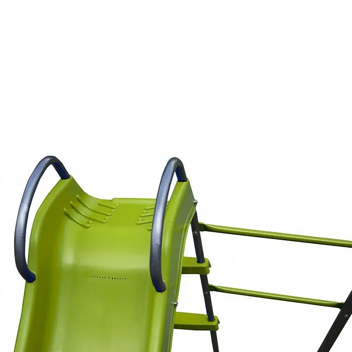 Kinderspielturm Maks II - L x B x H: 480 x 185 x 195 cm, Hellgrün - Nahaufnahme einer grünen Kinderrutsche mit silbernen Griffen und Leiter, ideal für den Garten und Spielplatz.