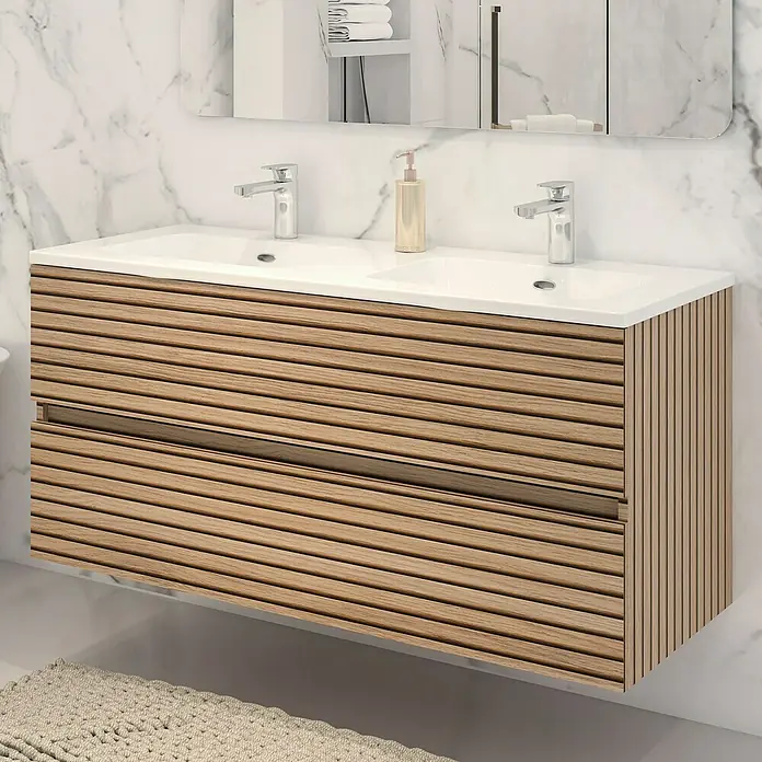 Disbain Conjunto de mueble de baño Vega - Ancho: 120 cm, Acacia, 2 pzs. - Mueble de baño con listones de madera horizontales y doble lavabo. El moderno tocador ofrece mucho espacio de almacenamiento.