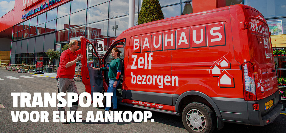 bauhaus-medewerker-geeft-uitleg-over-bauhaus-bus