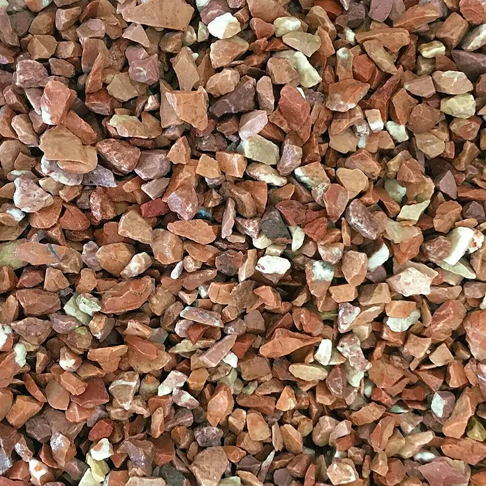 Gravilla - Grano: 8 mm - 12 mm, Rojo, 20 kg - Primer plano de grava decorativa de color marrón rojizo con toques blancos, ideal para jardinería y decoración exterior.