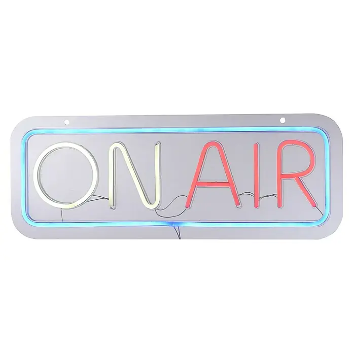 Just Light LED-Dekoleuchte Neon On Air - Neon On Air, L x B x H: 8,5 x 29,5 x 24 cm, Batteriebetrieben - Neon-Schild mit der Aufschrift "ON AIR". Das Schild hat eine weiße Rückwand und eine blaue Umrandung. Die Buchstaben sind in Weiß und Rot gehalten.