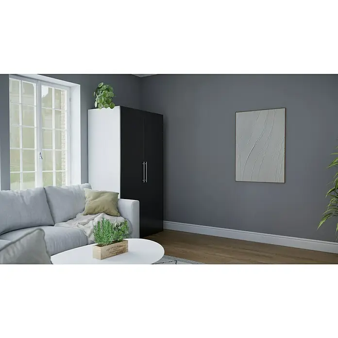 Respekta Schrankküche Peter - Breite: 104 cm, Grau/Weiß, Mit Duo-Kochmulde und Mikrowelle - Ein modernes Wohnzimmer mit einem grauen Sofa und einem schwarz-weißen Schrank. Helle, freundliche Atmosphäre mit dekorativen Elementen.