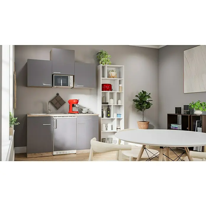 Respekta Singleküche Luis - Breite: 150 cm, Grau, Mit Duo-Kochmulde, Mit Mikrowelle, Farbe Arbeitsplatte: Eiche York - Kücheninterieur mit grauen Schränken, einem weißen Regal und einem runden Tisch. Das moderne Design schafft eine stilvolle Raumatmosphäre.