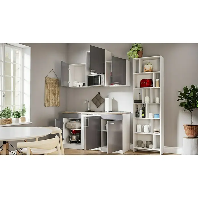 Respekta Singleküche Luis - Breite: 150 cm, Grau, Mit Glaskeramikkochfeld, Mikrowelle und Kühlschrank - Einbauküche mit weißen und grauen Schränken, inklusive einer Mikrowelle, einem Regal und einem Esstisch mit zwei Stühlen.