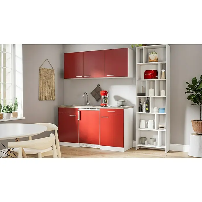 Respekta Singleküche Luis - Breite: 150 cm, Rot, Mit Duo-Kochmulde, Farbe Arbeitsplatte: Butcher-Nussbaum - Eine moderne Küche mit roten Schränken und einem weißen Regal, die eine stilvolle und funktionale Raumlösung bietet.