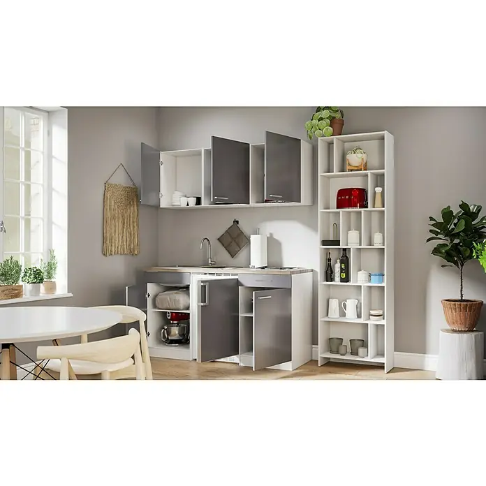 Respekta Singleküche Luis - Breite: 150 cm, Grau, Mit Duo-Kochmulde, Farbe Arbeitsplatte: Eiche York - Eine moderne Küche mit weißen und grauen Schränken, einem Regal und einem Tisch mit Stühlen. Ideal für kleine Räume.