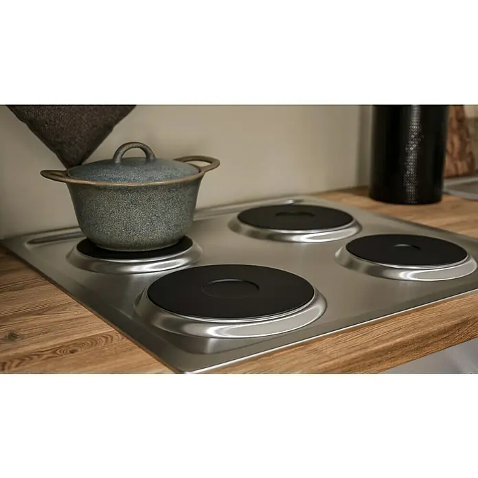 Respekta Küchenzeile Malia - Breite: 280 cm, Weiß, Mit Elektrogeräten, Dekor Arbeitsplatte: Holzoptik, Volumen Backofen: 58 l - Nahaufnahme eines Kochfelds mit einem Topf darauf, der die elegante Küchenausstattung und die Liebe zum Detail hervorhebt.