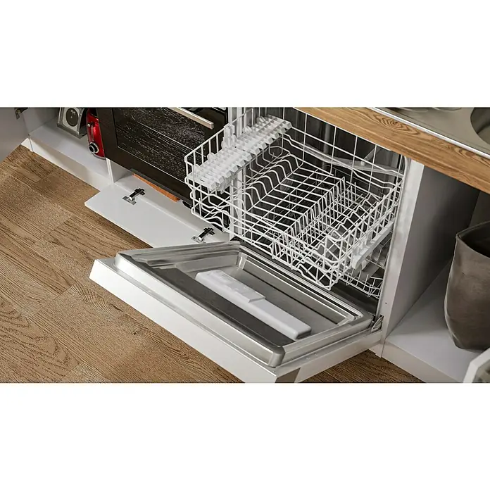 Respekta Küchenzeile Malia - Breite: 280 cm, Weiß, Mit Elektrogeräten, Dekor Arbeitsplatte: Holzoptik, Volumen Backofen: 58 l - Offene Geschirrspülmaschine mit herausgezogenem Geschirrkorb in einer modernen Küche mit Holzboden.