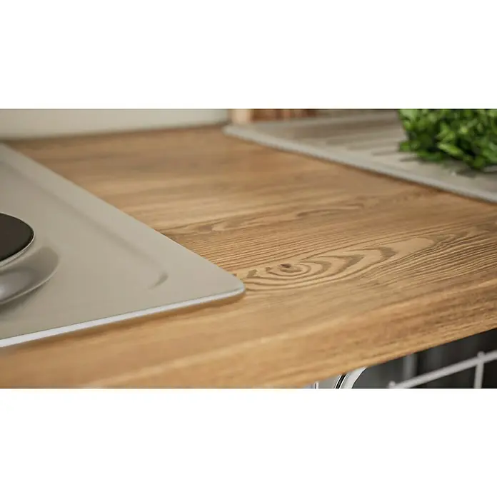 Respekta Küchenzeile Malia - Breite: 280 cm, Grau, Mit Elektrogeräten, Dekor Arbeitsplatte: Holzoptik, Volumen Backofen: 58 l - Nahaufnahme einer Spüle und eines Holz-Arbeitsplatte mit schönem Muster, perfekt für eine moderne Küche.