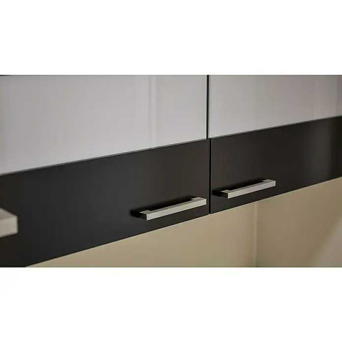 Respekta Küchenzeile Malia - Breite: 270 cm, Schwarz, Mit Elektrogeräten, Dekor Arbeitsplatte: Holzoptik, Volumen Backofen: 58 l - Moderne zweifarbige Küchenschränke mit eleganten, silberfarbenen Griffen. Die Kombination aus Weiß und Schwarz sorgt für einen stilvollen Look.