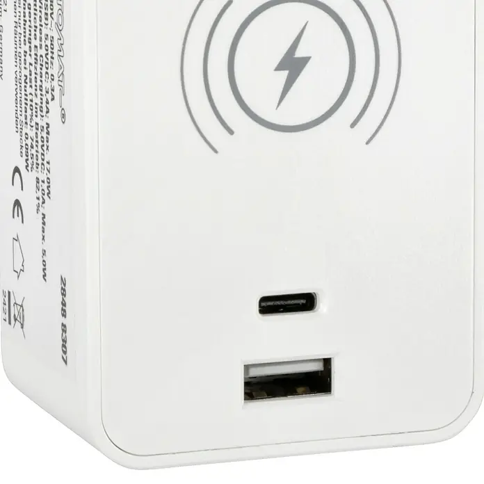 Voltomat USB-Adapter Typ A & C Wireless charging - Weiß - Nahaufnahme eines weißen TOMAR-Ladegeräts mit USB- und USB-C-Anschlüssen sowie kabelloser Ladefunktion.