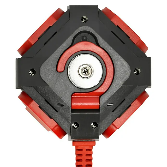 Steckdosenball - Grau/Rot, 1,4 m, IP44 - Nahaufnahme einer robusten Arbeitsleuchte mit Magnetfuß und roter Akzentuierung, ideal für Werkstatt und Baustelle.