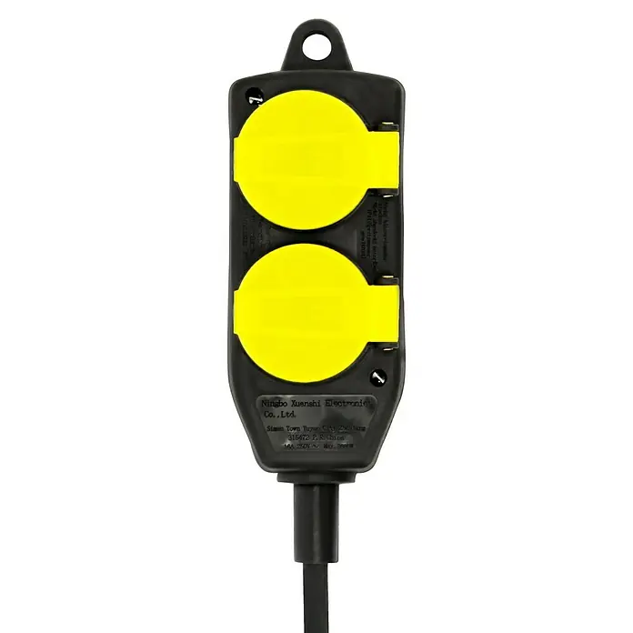 Voltomat Steckdosenleiste - Schwarz/Gelb, Kabellänge: 10 m, IP44, Ohne Schalter - Das Bild zeigt eine wetterfeste Doppelsteckdose mit gelben Abdeckungen und schwarzem Kabel. Ideal für den Aussenbereich.