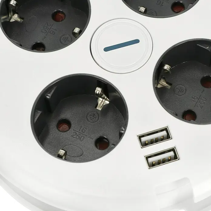 Voltomat Steckdosenleiste - 4-fach, Weiß/Schwarz, Kabellänge: 1,4 m, Mit Schalter - Nahaufnahme einer Mehrfachsteckdose mit USB-Anschlüssen und Schutzkontaktsteckdosen. Ideal für den flexiblen Einsatz zu Hause oder im Büro.