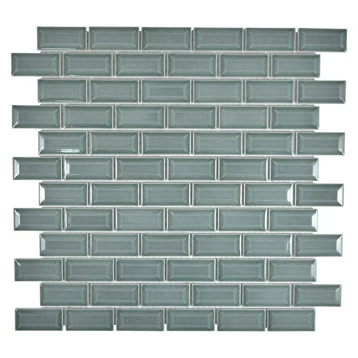 Mosaikfliese Brick Bond Diamond CBP 106 - 30 x 30 cm, Petrol, Glänzend - Nahaufnahme von rechteckigen grünen Glasmosaikfliesen, die sich ideal für Bad und Küche eignen und einen modernen Touch verleihen.