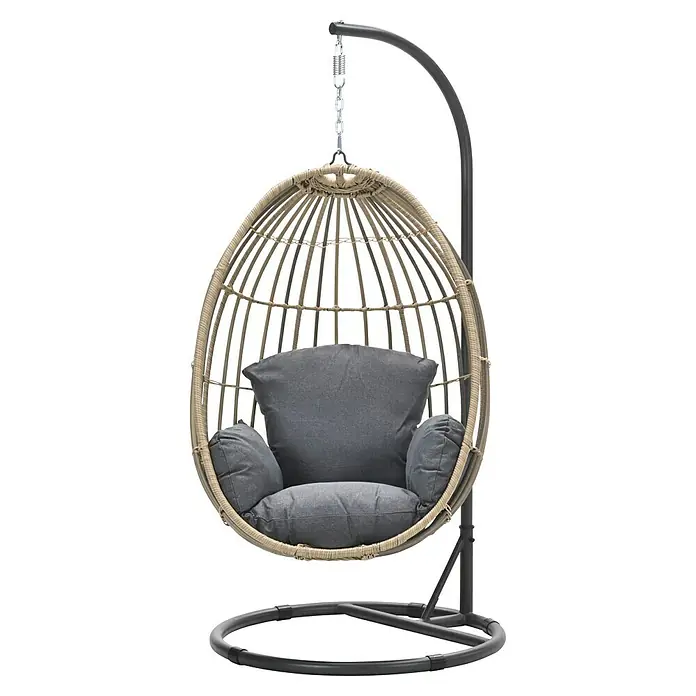 Garden Impressions Hängesessel Panama - L x B x H: 100 x 100 x 200 cm, Kunststoff, Schwarz/Beige - Beiger Rattan-Hängesessel mit dunkelgrauen Kissen auf schwarzem Metallgestell.