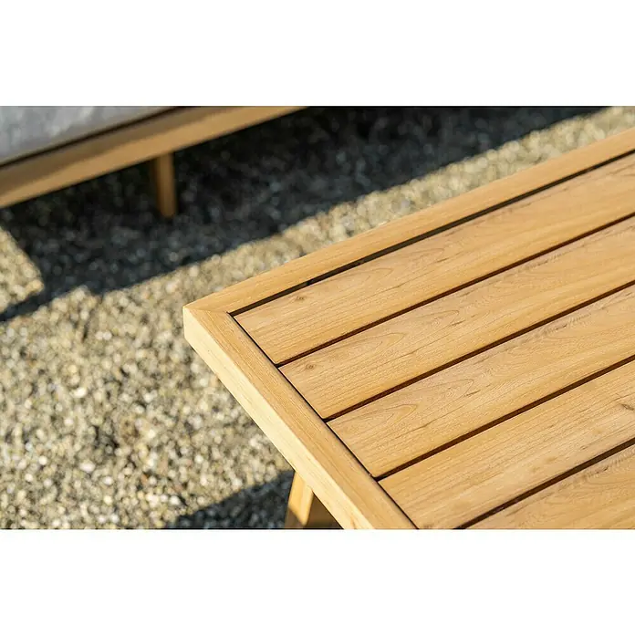 Garden Impressions Loungemöbel-Set Decala - 4 -tlg., Aluminium, Beige - Heller, lattenförmiger Kaffeetisch aus Holz für den Außenbereich, der seine natürliche Holzmaserung zeigt.