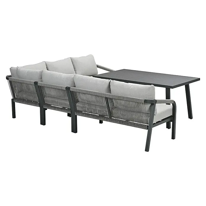 Garden Impressions Loungemöbel-Set Monti - 5 -tlg., Aluminium, Polyester, Taupe/Schwarz - Graues Outdoor-Sofa mit geflochtener Rückenlehne und grauen Kissen neben einem dunkelgrauen Lamellentisch.
