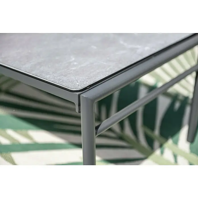 Garden Impressions Loungemöbel-Set Tropea - 4 -tlg., Aluminium, Grau/Schwarz - Moderner grauer Gartentisch mit strukturierter Steinoptik-Platte.