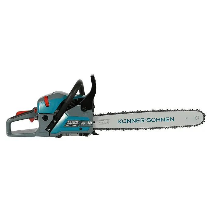 Könner & Söhnen Benzin-Kettensäge KS CS31G-20-1 - 2,3 kW, 54,5 cm³, Schwertlänge: 50 cm - Nahaufnahme einer blau-grauen Kettensäge der Marke Könner & Söhnen, Modell KS CS31G mit 3,1 PS Leistung, die für verschiedene Sägearbeiten geeignet ist.