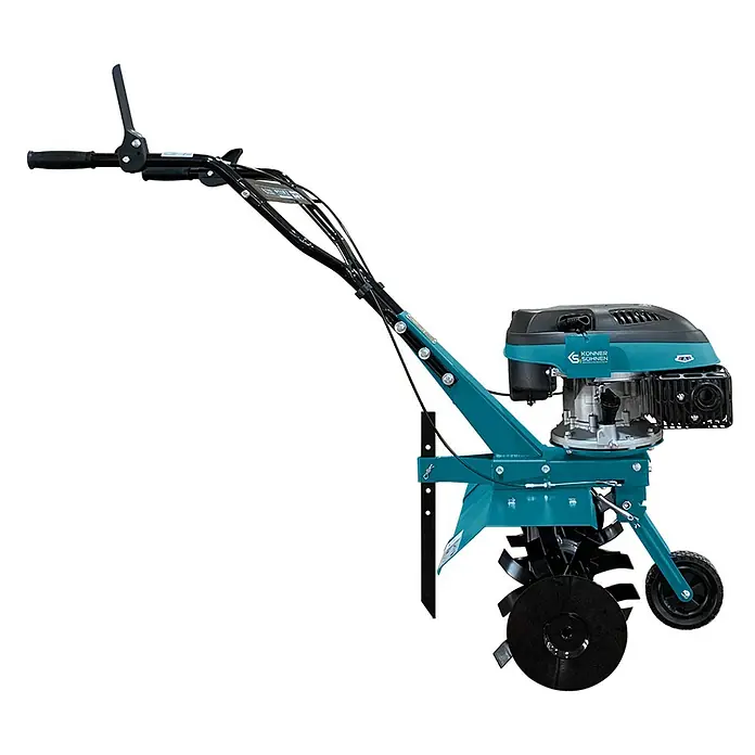 Könner & Söhnen Benzin-Bodenhacke KS 4HP-70 - 4-Takt, Arbeitsbreite: 70 cm - Eine Nahaufnahme eines blauen Gartenfräse, die für die Bodenbearbeitung im Garten konzipiert ist. Das Gerät steht auf einem schwarzen Hintergrund.