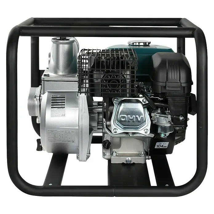 Könner & Söhnen Benzin-Klarwasserpumpe KS 80 - 7 PS, 196 cm³, Max. Fördermenge: 1.000 l/h - Nahaufnahme einer Benzin-Wasserpumpe mit robustem Rahmen. Ideal für Gartenbewässerung und Notfallversorgung.