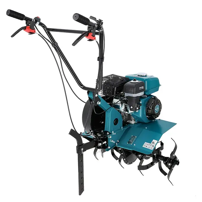 Könner & Söhnen Benzin-Bodenhacke KS 7HP-850A - 4-Takt, Arbeitsbreite: 80 cm - Das Bild zeigt eine Motorhacke in Türkis und Schwarz, ein Werkzeug für die Gartenarbeit, um den Boden aufzulockern und für die Bepflanzung vorzubereiten.