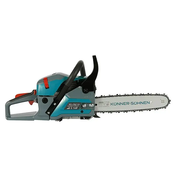 Könner & Söhnen Benzin-Kettensäge KS CS21G-13 - 1,6 kW, 45 cm³, Schwertlänge: 33 cm - Nahaufnahme einer Kettensäge der Marke Könner & Söhnen, Modell KS CS21G, mit blau-grauem Gehäuse und scharfer Kette.