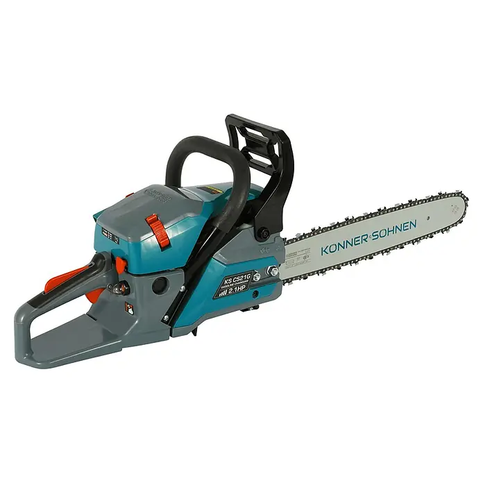Könner & Söhnen Benzin-Kettensäge KS CS21G-16 - 1,6 kW, 45 cm³, Schwertlänge: 40 cm - Nahaufnahme einer KONNER SÖHNEN Kettensäge, die Details und Design des Werkzeugs hervorhebt.\n
