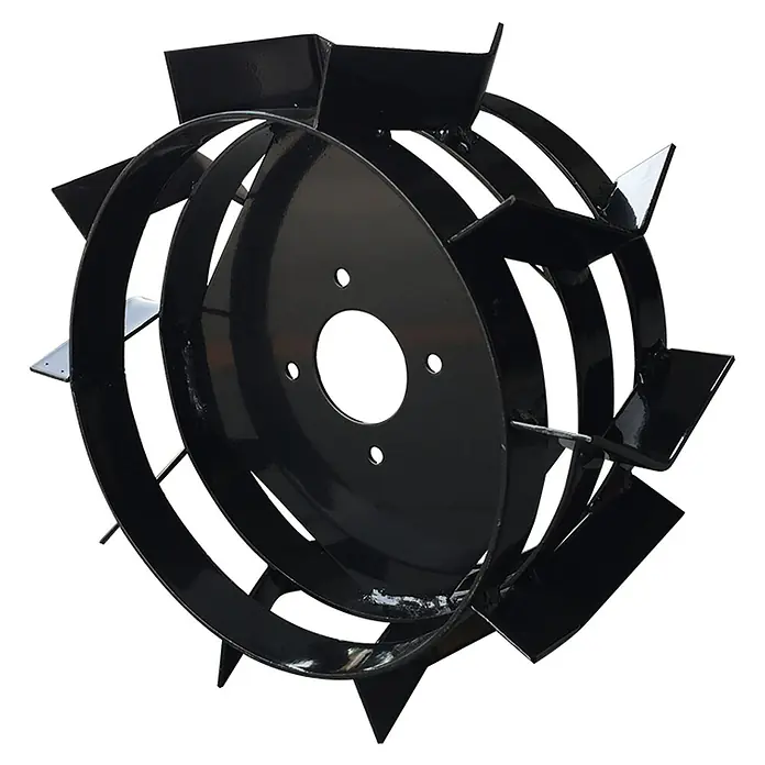 Könner & Söhnen Stahlrad für Motorhacke KS MW40 - 2 Stk., Passend für: Bodenhacke KS 7HP-850A, KS 7HP-950A, KS 7HP-950S, KS 7HP-1050G und KS 9HP-1350G-3 - Nahaufnahme einer schwarzen Gartenfräse mit scharfen Zinken, ideal zur Bodenbearbeitung und Auflockerung in der Landwirtschaft.