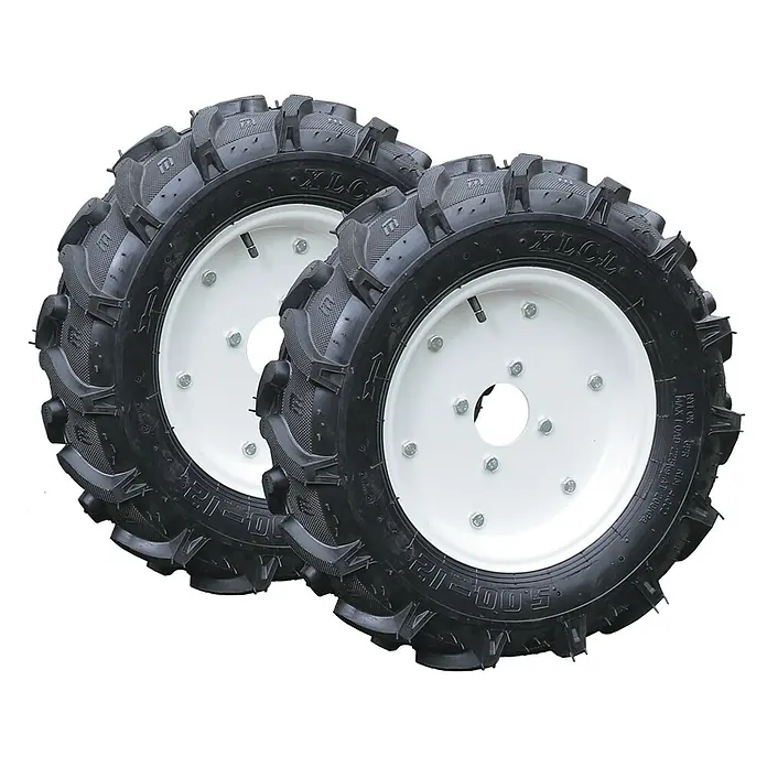 Könner & Söhnen Luftrad KS RW50 - 2 Stk., Passend für: Bodenhacke KS 7HP-1050G und KS 9HP-1350G-3 - Nahaufnahme von zwei Traktorreifen mit weißem Rad und robustem Profil auf schwarzem Hintergrund.