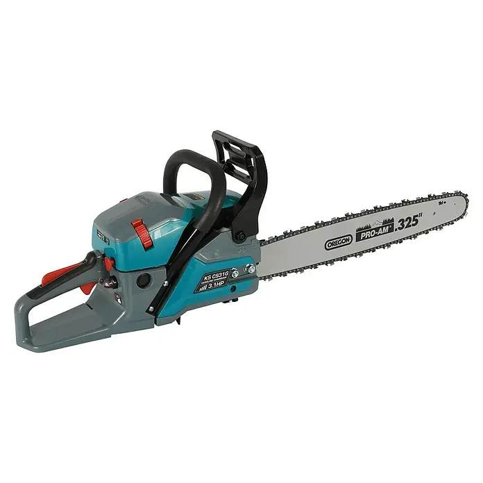 Könner & Söhnen Benzin-Kettensäge KS CS31G-16-1 - 2,3 kW, 54,5 cm³, Schwertlänge: 40 cm - Nahaufnahme einer Kettensäge mit der Aufschrift „OREGON PRO-AM .325", ideal für Holzarbeiten und Baumpflege mit kraftvoller Leistung.
