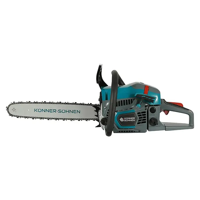 Könner & Söhnen Benzin-Kettensäge KS CS21G-16 - 1,6 kW, 45 cm³, Schwertlänge: 40 cm - Nahaufnahme einer Kettensäge von Könner & Söhnen, ideal für Baumpflege und Holzarbeiten im Garten.
