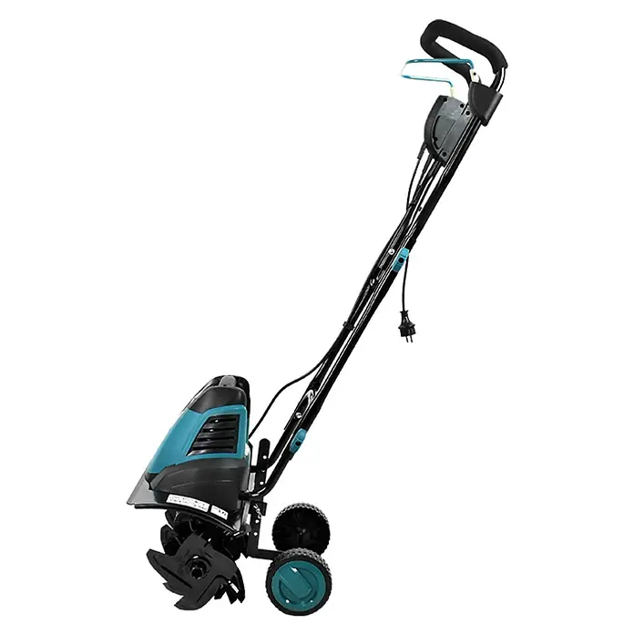Könner & Söhnen Elektro-Bodenhacke KS 1500T E - Leistung: 1.500 W, Arbeitsbreite: 45 cm, Arbeitstiefe: 22 cm - Eine Nahaufnahme eines elektrischen Bodenbearbeitungsgeräts in Schwarz und Türkis, das auf einem schwarzen Hintergrund steht.