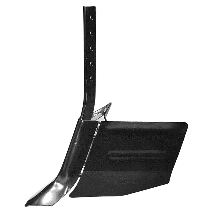 Könner & Söhnen Häufelpflug - Metall, 1 Stk., Passend für: Bodenhacke KS 7HP-850A, KS 7HP-950A, KS 7HP-950S, KS 7HP-1050G und KS 9HP-1350G-3 - Ein Pflug-Schar, ein essentielles Werkzeug für die Bodenbearbeitung, ist in Schwarz dargestellt. Es ist robust und für den Einsatz in der Landwirtschaft konzipiert.