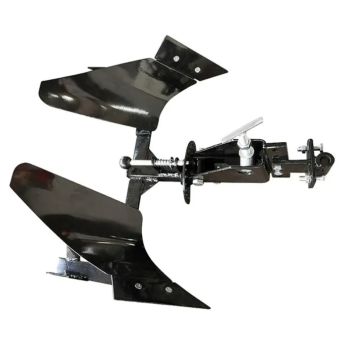 Könner & Söhnen Flachschneider KS DP1 - Metall, 1 Stk., Bodenhacke KS 7HP-1050G und KS 9HP-1350G-3 - Das Bild zeigt einen schwarzen Beetpflug. Er ist für die Bodenbearbeitung in der Landwirtschaft konzipiert und hat zwei Pflugschare.