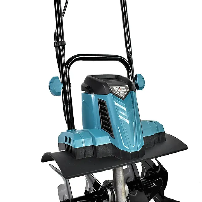 Könner & Söhnen Elektro-Bodenhacke KS 1000T E - Leistung: 1.000 W, Arbeitsbreite: 36 cm, Arbeitstiefe: 22 cm - Nahaufnahme eines KS Gartenhäcksler, der Gartenarbeit erleichtert.