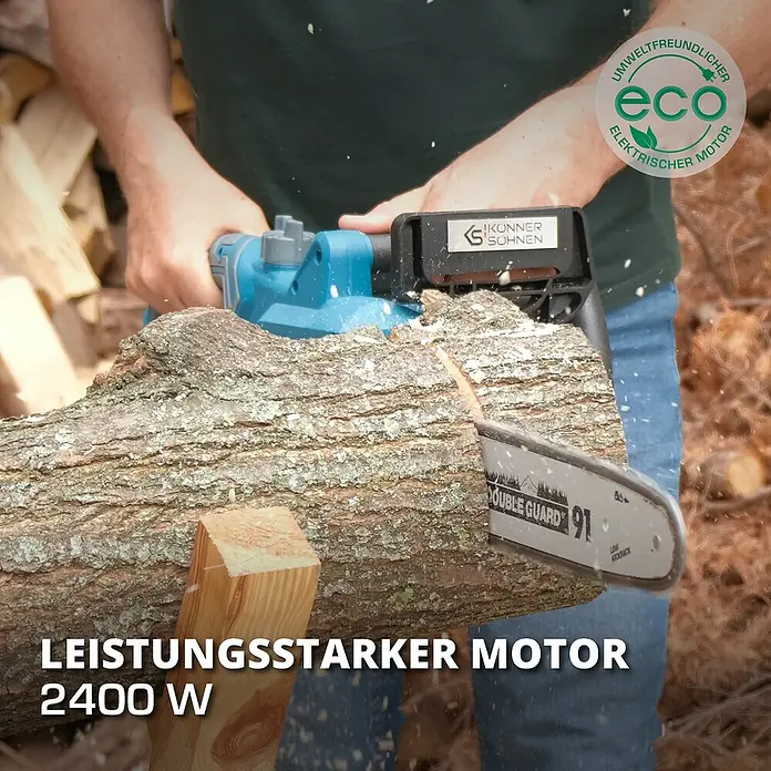 Könner & Söhnen Elektro-Kettensäge KS CS2400-18 - 2.400 W, Schwertlänge: 45 cm - Eine Nahaufnahme einer elektrischen Kettensäge in Aktion, die ein Holzstück durchtrennt, mit Fokus auf den leistungsstarken Motor.