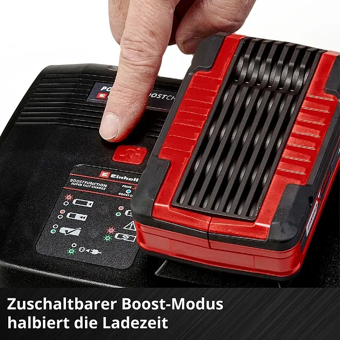 Einhell Power X-Change 18V Batterie-Ladegerät Power-X-Boostcharger 6 A - Passend für: Einhell Power X-Change Akkus - Nahaufnahme eines Einhell Akku-Ladegeräts mit Boost-Funktion, das die Ladezeit halbiert, während ein Finger den Boost-Knopf berührt.