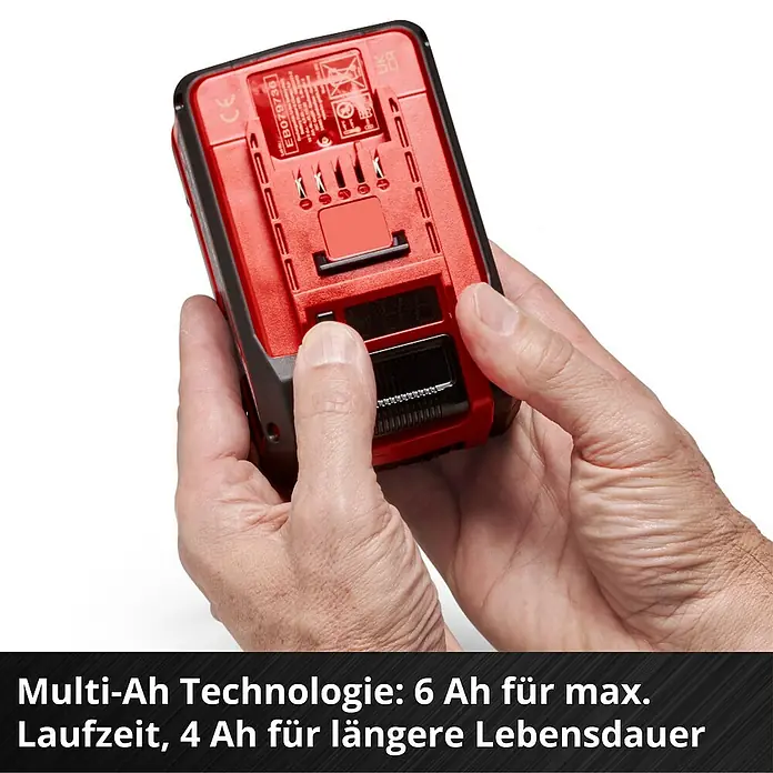 Einhell Power X-Change 18V Akku Multi-Ah PXC-Plus - 18 V, 4 Ah - 6 Ah - Ein Akku wird von zwei Händen gehalten. Der Akku ist rot und schwarz.
