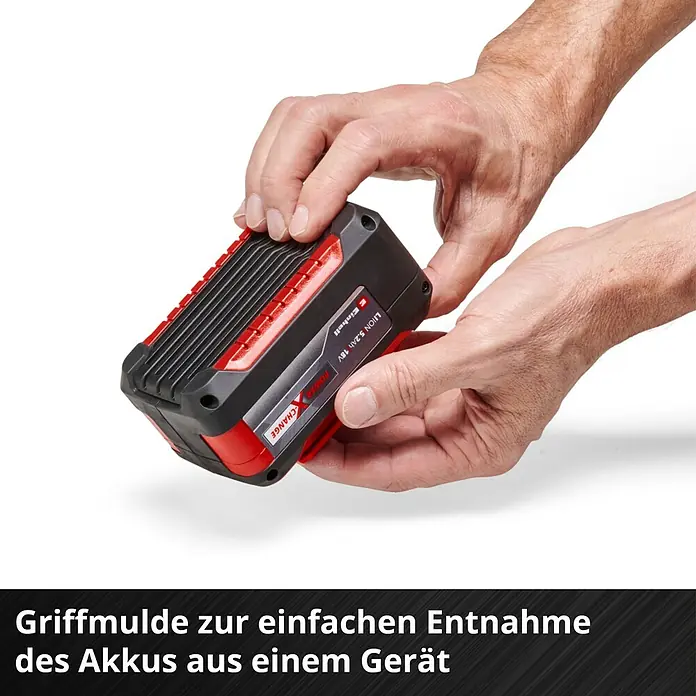 Einhell Power X-Change 18V Akku-Set PXC Plus Twinpack - 18 V, 5,2 Ah, 2 Akkus - Nahaufnahme eines Einhell Power X-Change Akkus in den Händen einer Person.