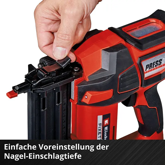 Einhell Professional PXC 18V Akku-Nagler Fixetto 18/50 N - 18 V, Ohne Akku, Länge Nagel: 15 mm - 50 mm - Detailaufnahme eines Einhell-Naglers mit einer Hand, die eine einfache Voreinstellung der Nagel-Einschlagtiefe demonstriert.