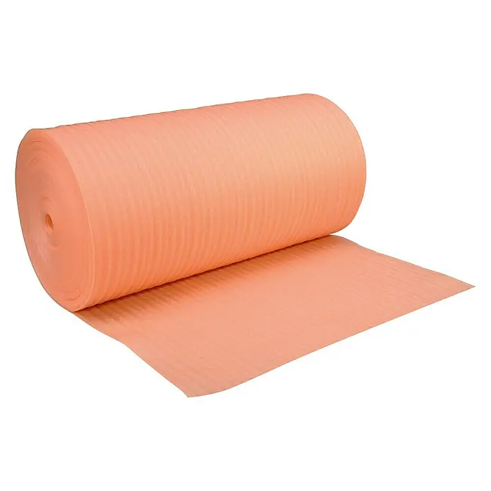 Chova Placa absorbente acústica ChovaImpact 5 - 100 m x 1,5 m x 5 mm, Polietileno - Un rollo de espuma de base para pisos laminados color melocotón, parcialmente desenrollado. Perfecto para el aislamiento térmico y acústico.